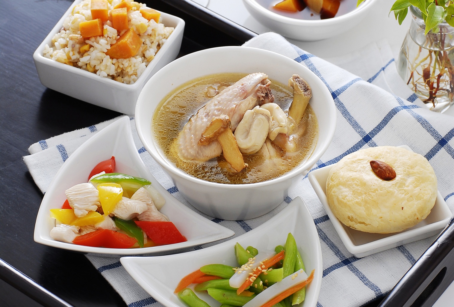 紫金堂 - 【中央通訊社】月子餐作業環境衛生差（抽查32家只有2家合格。賀！紫金堂完全合格）